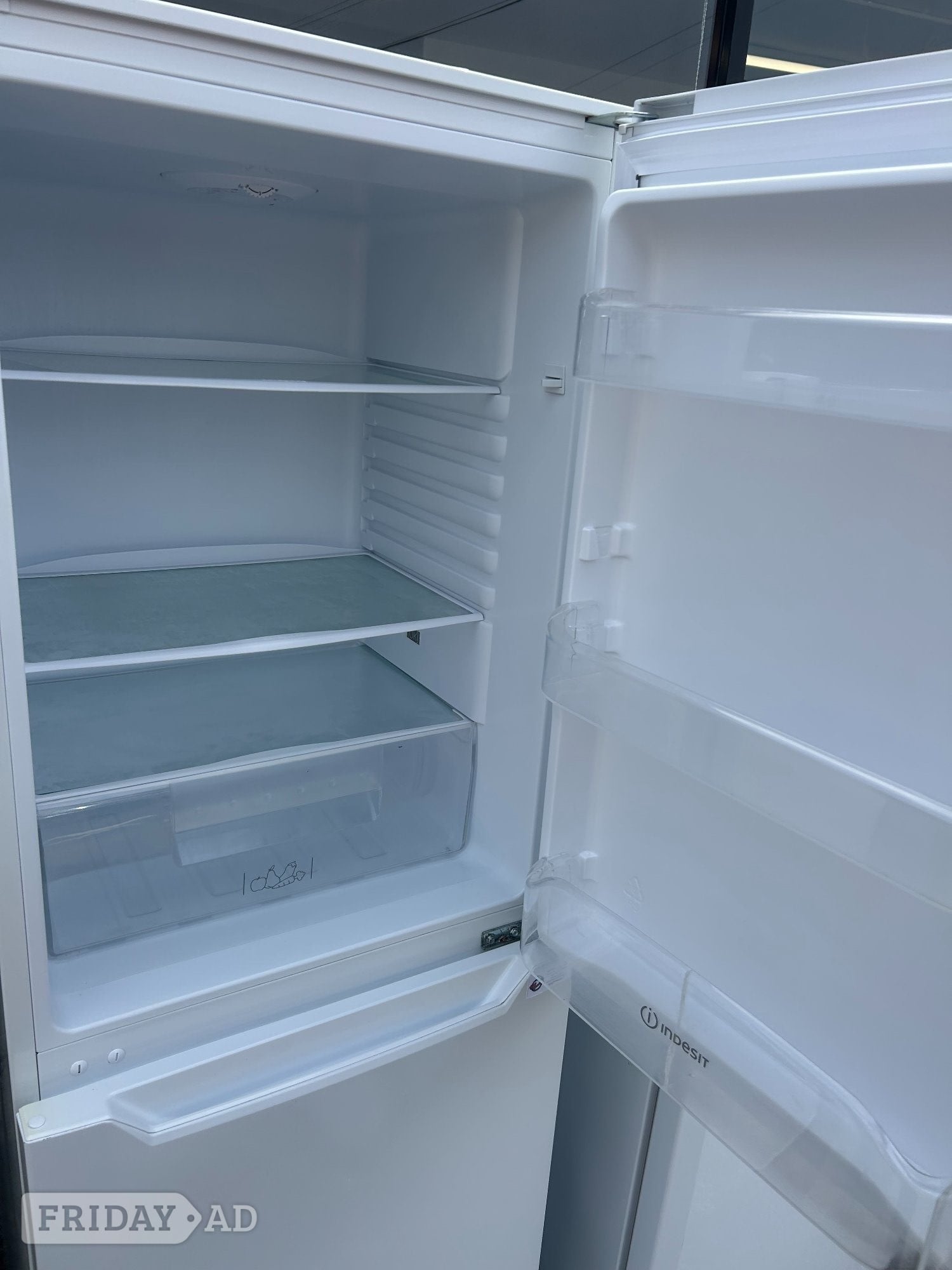 INDESIT- 60/40 FRIDGE FREEZER