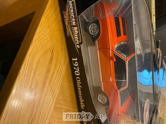 1/18 Scale Diecast Model 