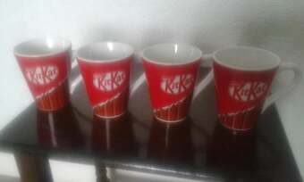 4 KIT KAT MUGS