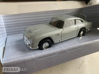 Brand New James Bond 007 Corgi Aston Martin DB5