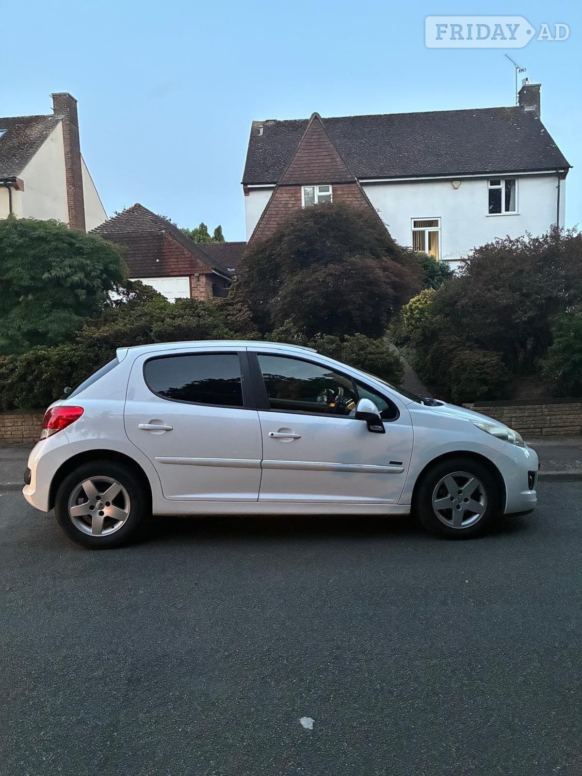 Peugeot 207 Crawley