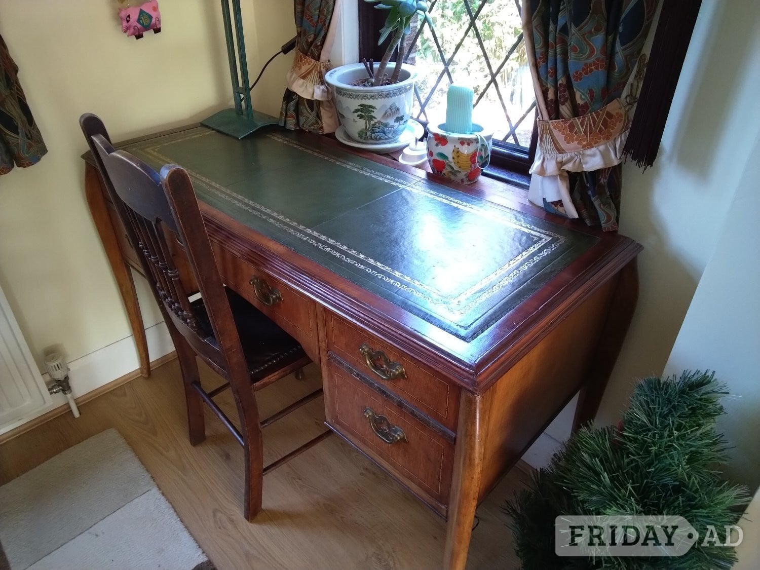 Antique table with a ladder on top, one is green and  one red - Antiques & Collectables in Uckfield