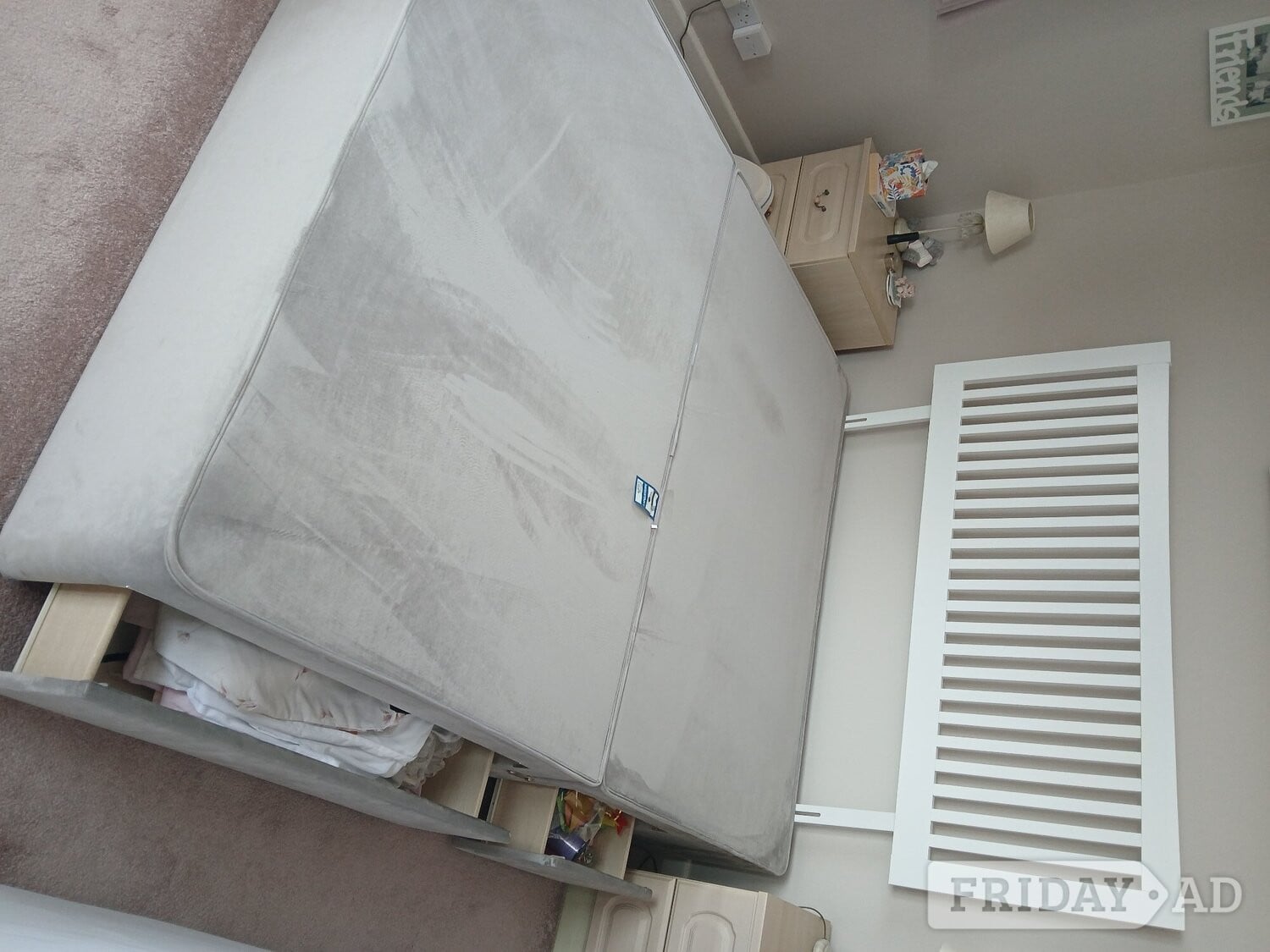 5ft divan with 4 drawers as new in Eastbourne
